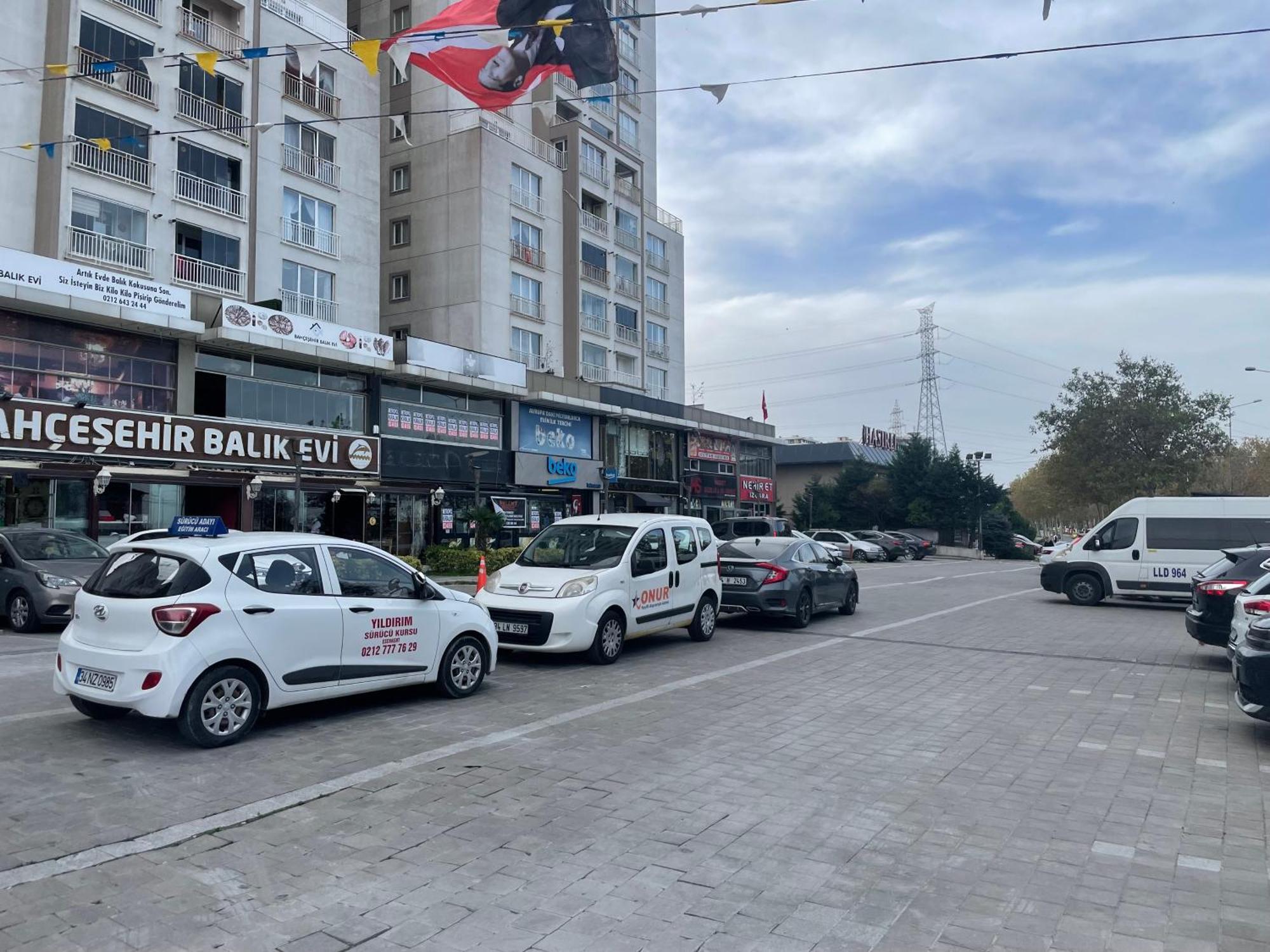 Daire Bahcesehir N Tepe Sitesi Avm Goelet Ulasim Merkezi Konum *
